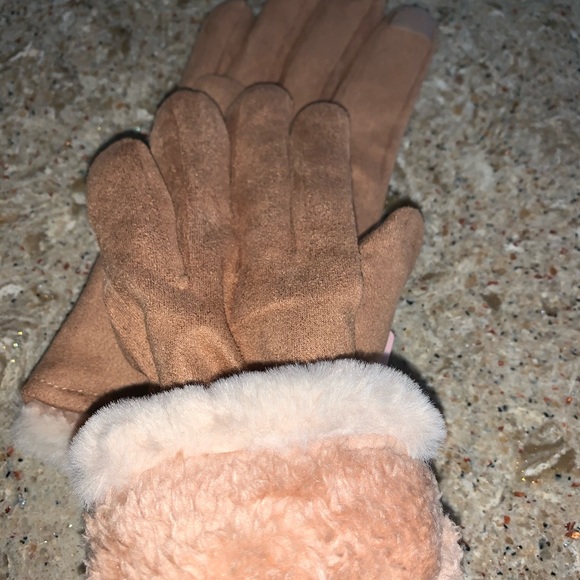Touch Screen Driving Gloves with cute Bear - Picture 4 of 5